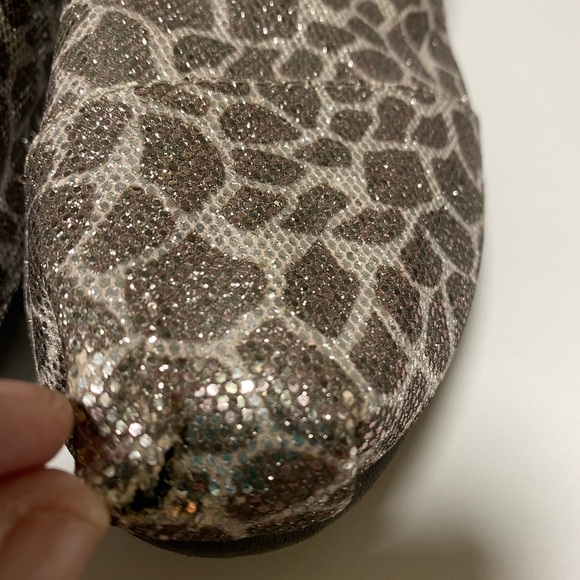SOLD!  SOLD! Tom’s Leopard Flat Sz 8.5 Shiny Finish Multi-Color Grey/Brown-FLAW - Picture 5 of 5
